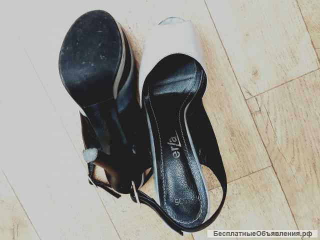 Босоножки женские, серые, на платформе, бу, в хорошем состоянии