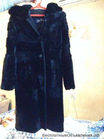 Шуба из мутона с капюшоном