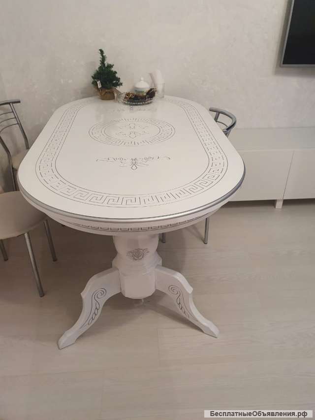 Стол обеденный