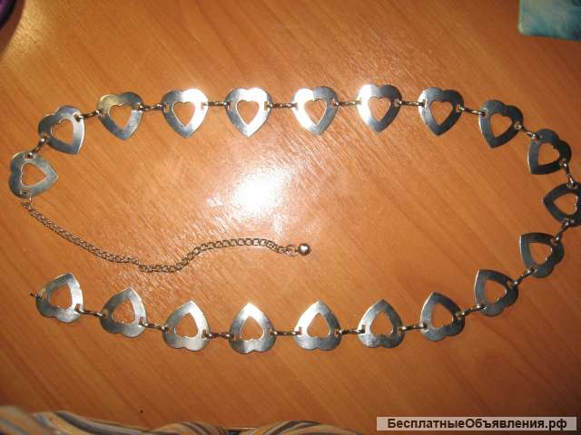 Металлический пояс и серьги