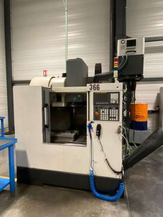 Вертикальный обрабатывающий центр AKIRA SEIKI SR2 XP