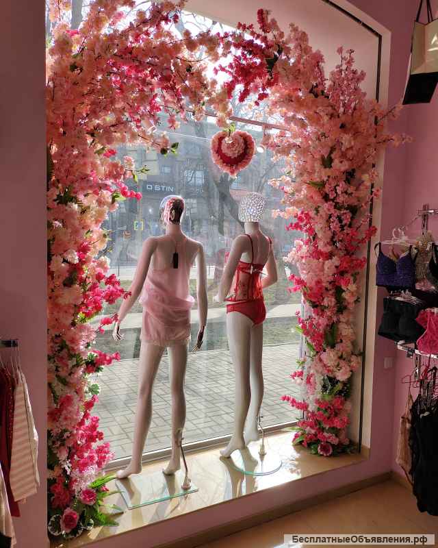 Оформление витрин и интерьеров в Крыму. Тематические фотозоны, украшение выставочной зоны.