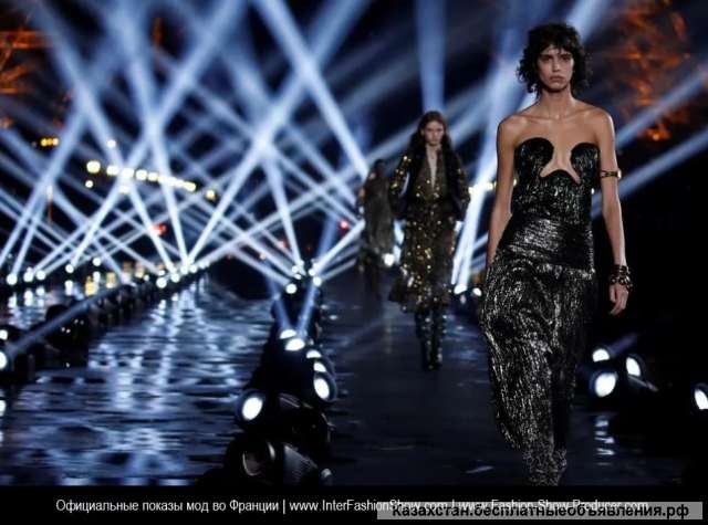 Кастинг для моделей, - девушки, юноши показ мод в Париже