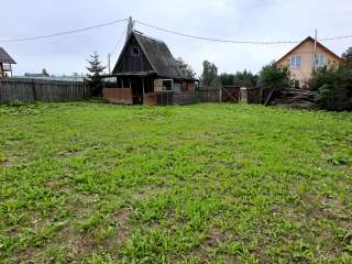 Участок с домиком в д. Волково. Лпх. Рядом водохранилище, лес, остановка автобуса, магазины и т. д