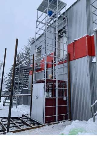 Грузовой подъемник