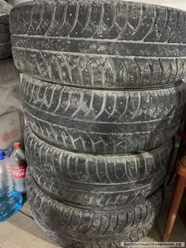 Резина зимняя 235,65,17