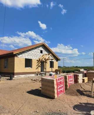 Строительная бригада в Ленинградской области