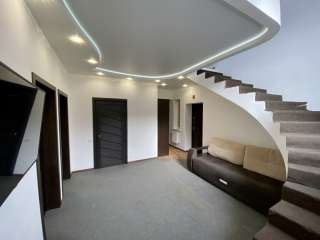 Дом в центре с. Красносельское, мкр. Молодёжный, 119/ 65/ 15, кирп.