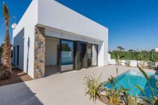 Недвижимость в Испании, Новая вилла рядом с пляжем от застройщика в Сан Хавьер