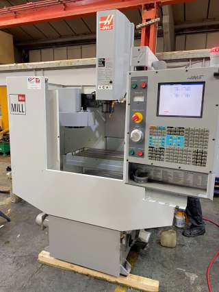 Два вертикальных обрабатывающих центра HAAS