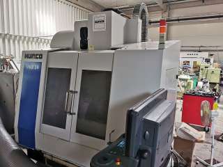 Два вертикальных обрабатывающих центра Hurco