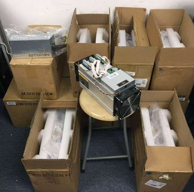 Pasūtiet Antminer L7 (9.5Gh) Bitmain