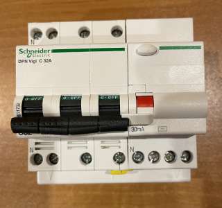 Дифференциальный автомат Acti 9 DPN N Vigi A9D31732 (тип АС) 32А-30мА 400В 3P+N 6кА (Schneider El