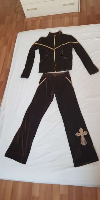 Женский бархатный костюм