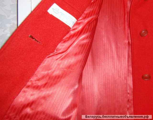 Пальто красное демисезонное, р.48-50, б.у в отличном состоянии