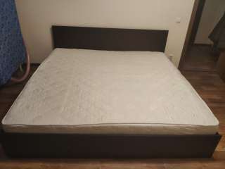 Кровать двуспальная с матрасом