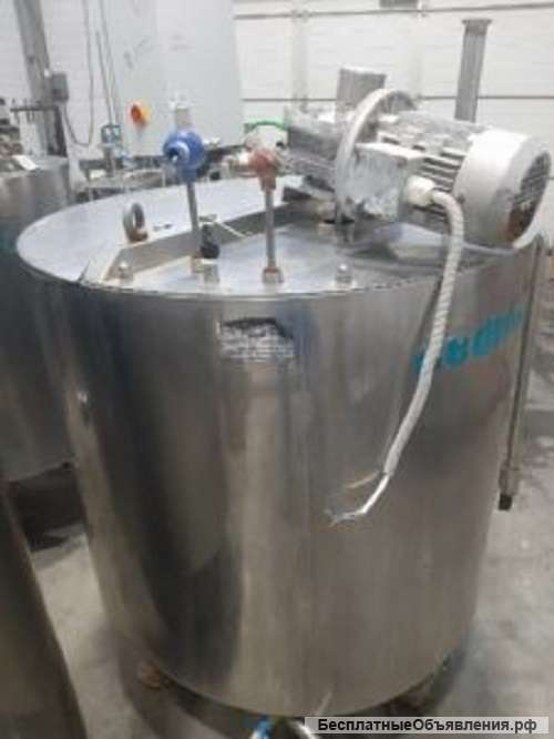 Емкость нержавеющая ВДП-300, объем 0,3 куб.м., рубашка, эл. нагрев, термос, мешалка, инв 1721