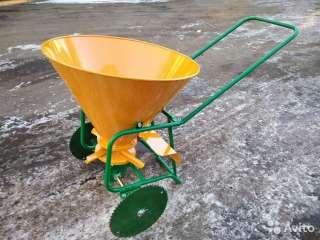 Разбрасыватель противогололедных реагентов, песка, семян, удобрений