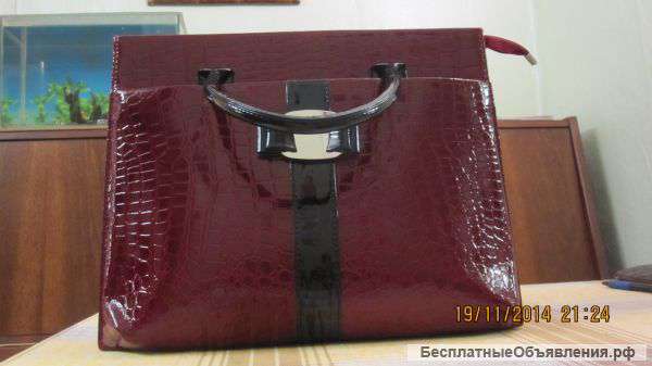 Сумку женскую продам