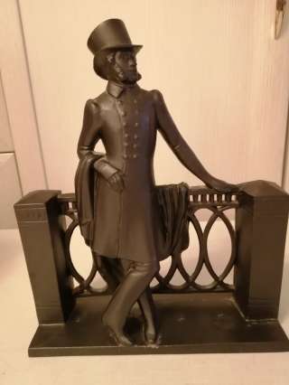 Статуэтка А.С. Пушкин на набережной. Ск. Комов. 70-е годы СССР.