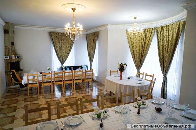 Коттедж с банкетным залом в окружении леса в пос. Назия