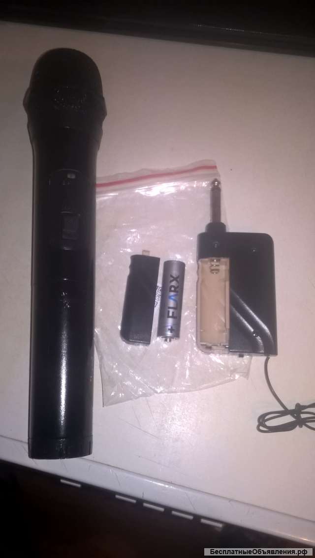 Радиомикрофон нов Китай на AA батарейках