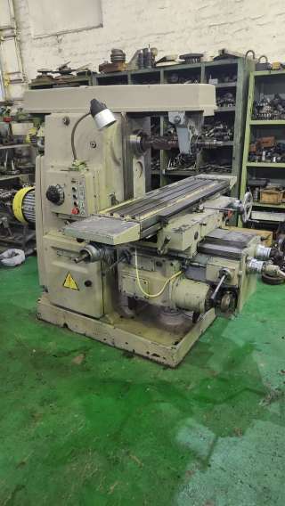 Горизонтально-фрезерный станок 6Р82г