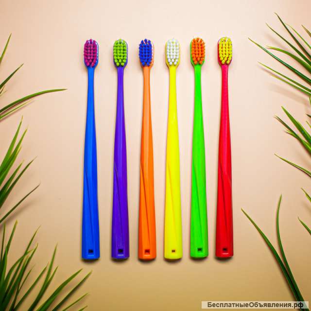 Набор мануальных зубных щеток Revyline SM5000 в ярком дизайне