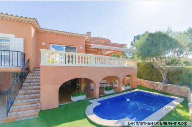 Вилла на продажу в Кан Пикафорте с бассейном в 300 метрах от моря