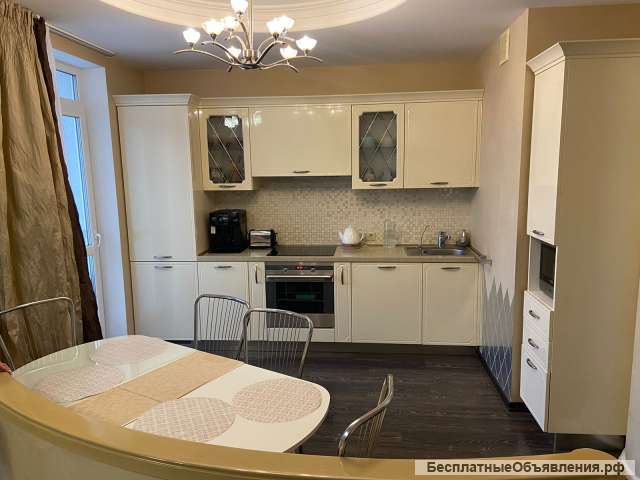 Трехкомнатная квартира с ремонтом и мебелью в ЖК "Татищевский"