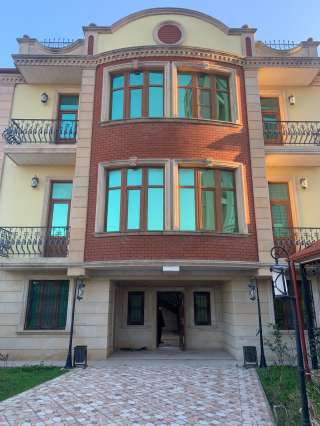 3-х этажная, 6-комнатная особняк в Баку