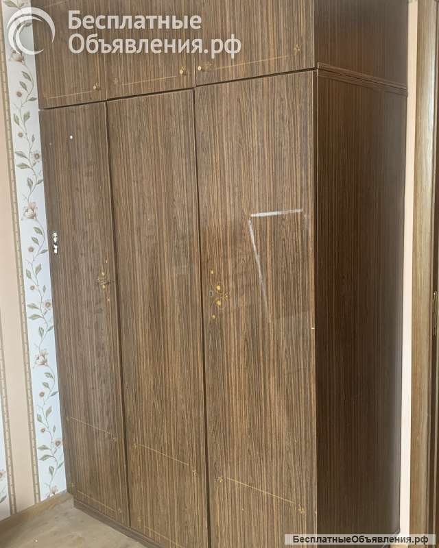 Винтаж: шкаф 3-створчатый полированный