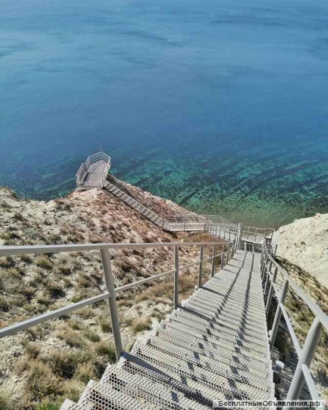 3-эт. коттедж, 560 м² на участке 26 сот. в Анапе