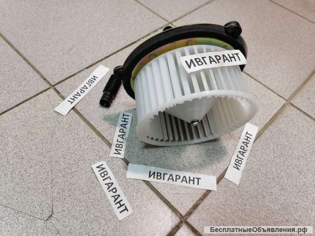 4658943 Мотор отопителя Hitachi 4658943