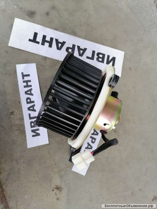 4370266 Мотор отопителя Hitachi 4370266