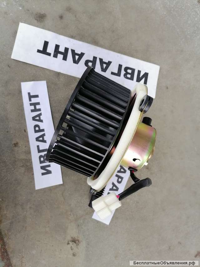 4391755 Мотор отопителя Hitachi 4658943, 4464276, 4370266, 26756-77591