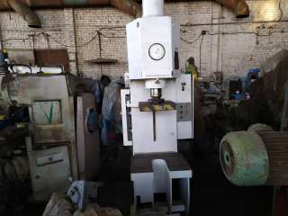 Пресс гидравлический одностоечный П6126А усилие 40т