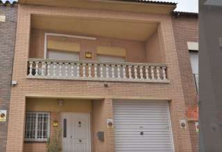 Полу-новый двухквартирный дом на набережной в Побленоу Пинеда де Мар