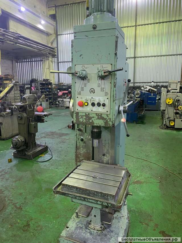 Вертикальный сверлильный станок 2с132