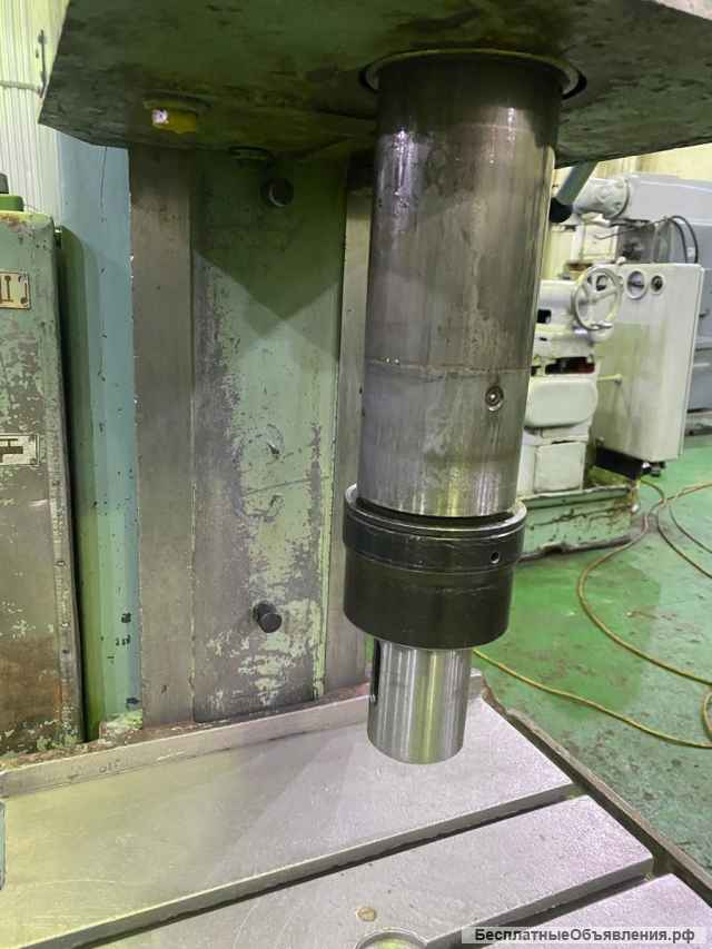 Вертикальный сверлильный станок 2с132