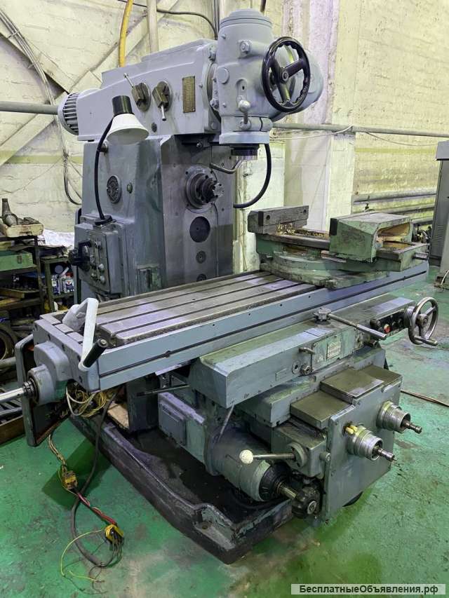 Широкоуниверсальный фрезерный станок 6р83ш
