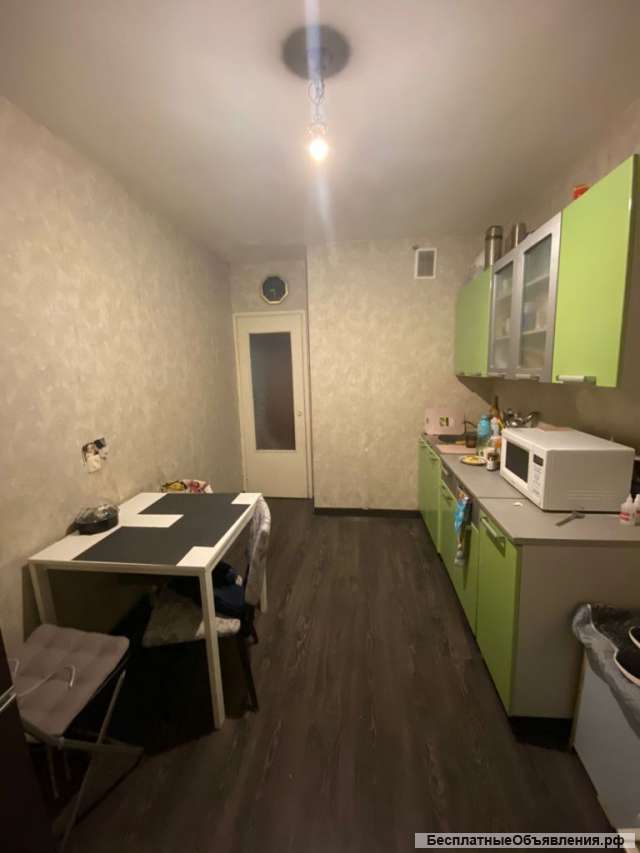 Однокомнатную квартиру на Авиаторов 12