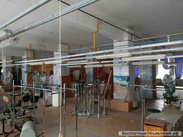 Производстенное здание в центре