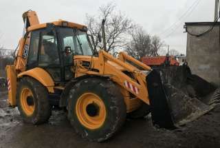 Услуги экскаватора-погрузчика JCB 4CX + самосвалы в Керчи