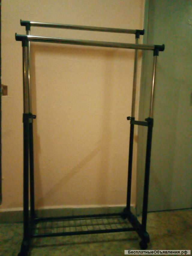 Вешалка разборная на колесах