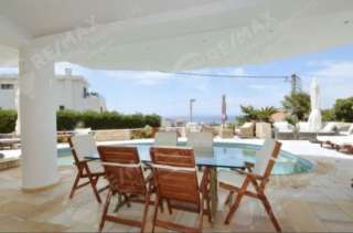 Элитная вилла с бассейном на берегу моря в Греции