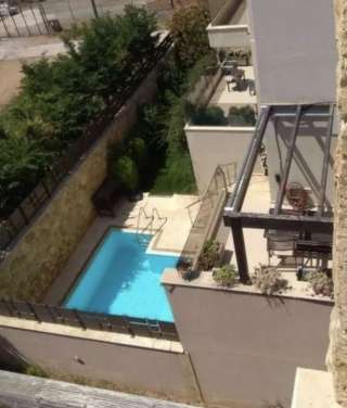 Просторный дом с садом, бассейном и видом на море