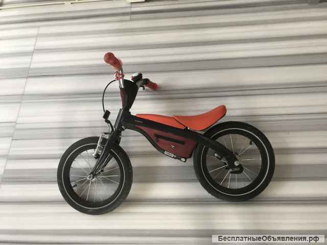 Детский велосипед-беговел BMW