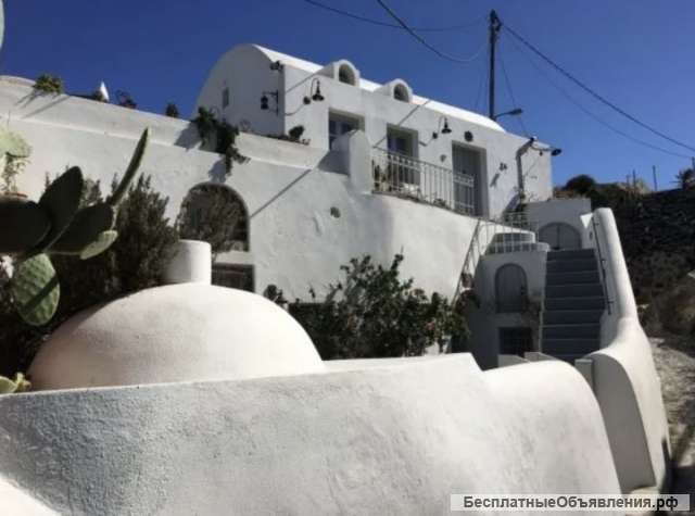 Просторный дом с видом на море в Санторини