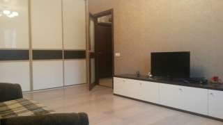 Ухоженную 1-к кв 44м2, ул. Маршала Новикова д. 8 к1